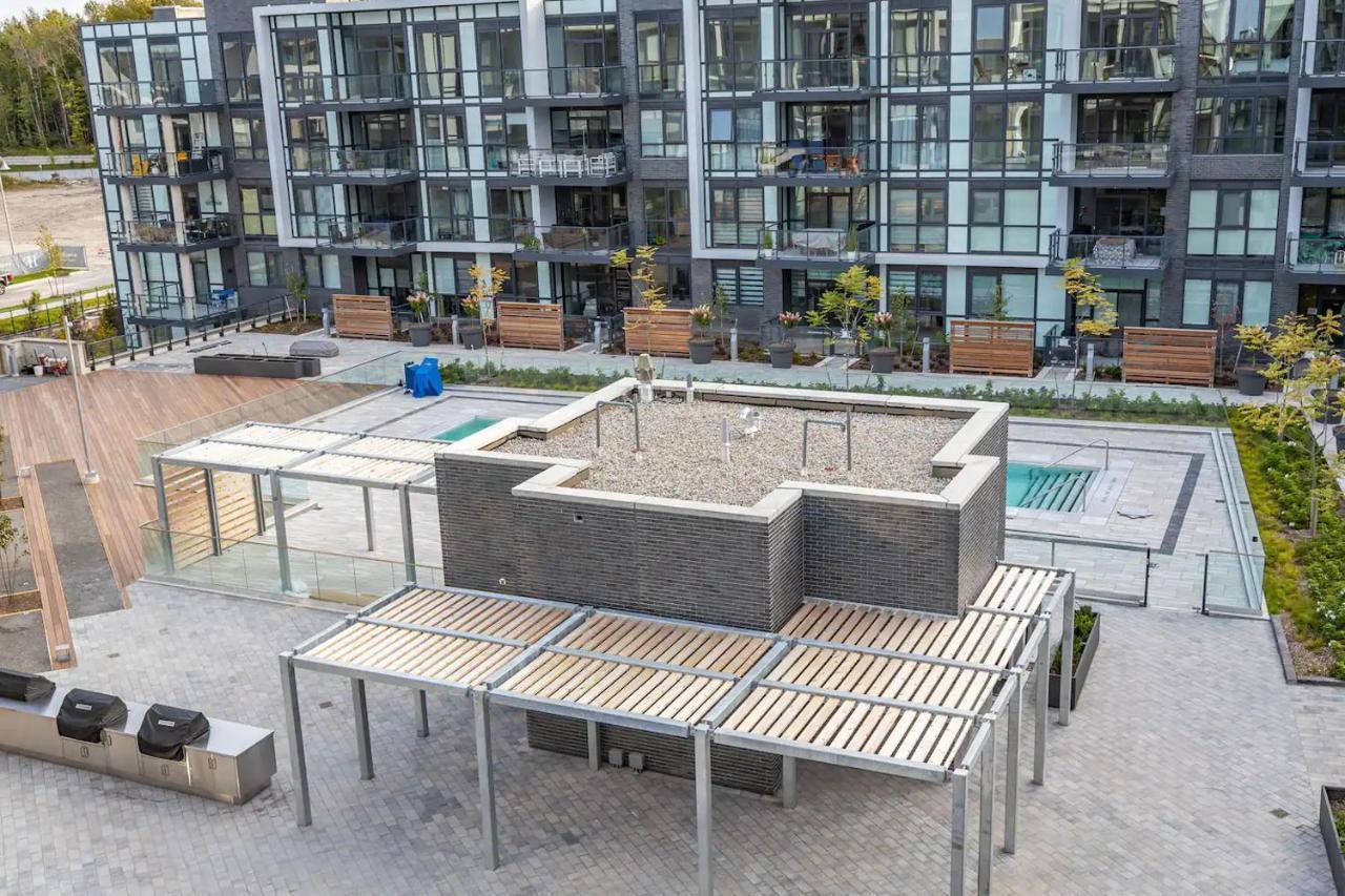 Pet Friendly Condos At Friday Harbour Innisfil Экстерьер фото