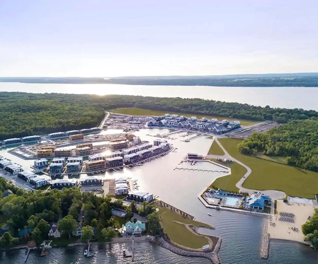 Pet Friendly Condos At Friday Harbour Innisfil Экстерьер фото