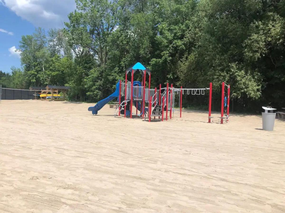 Pet Friendly Condos At Friday Harbour Innisfil Экстерьер фото