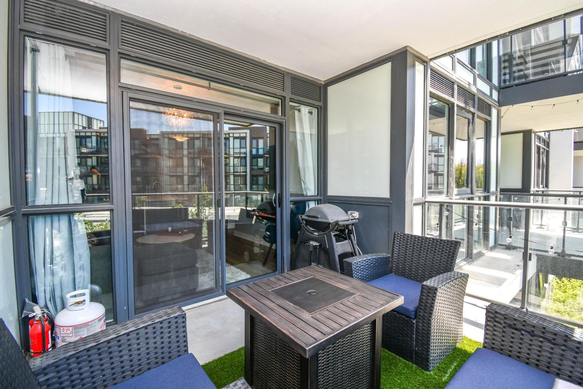 Pet Friendly Condos At Friday Harbour Innisfil Экстерьер фото