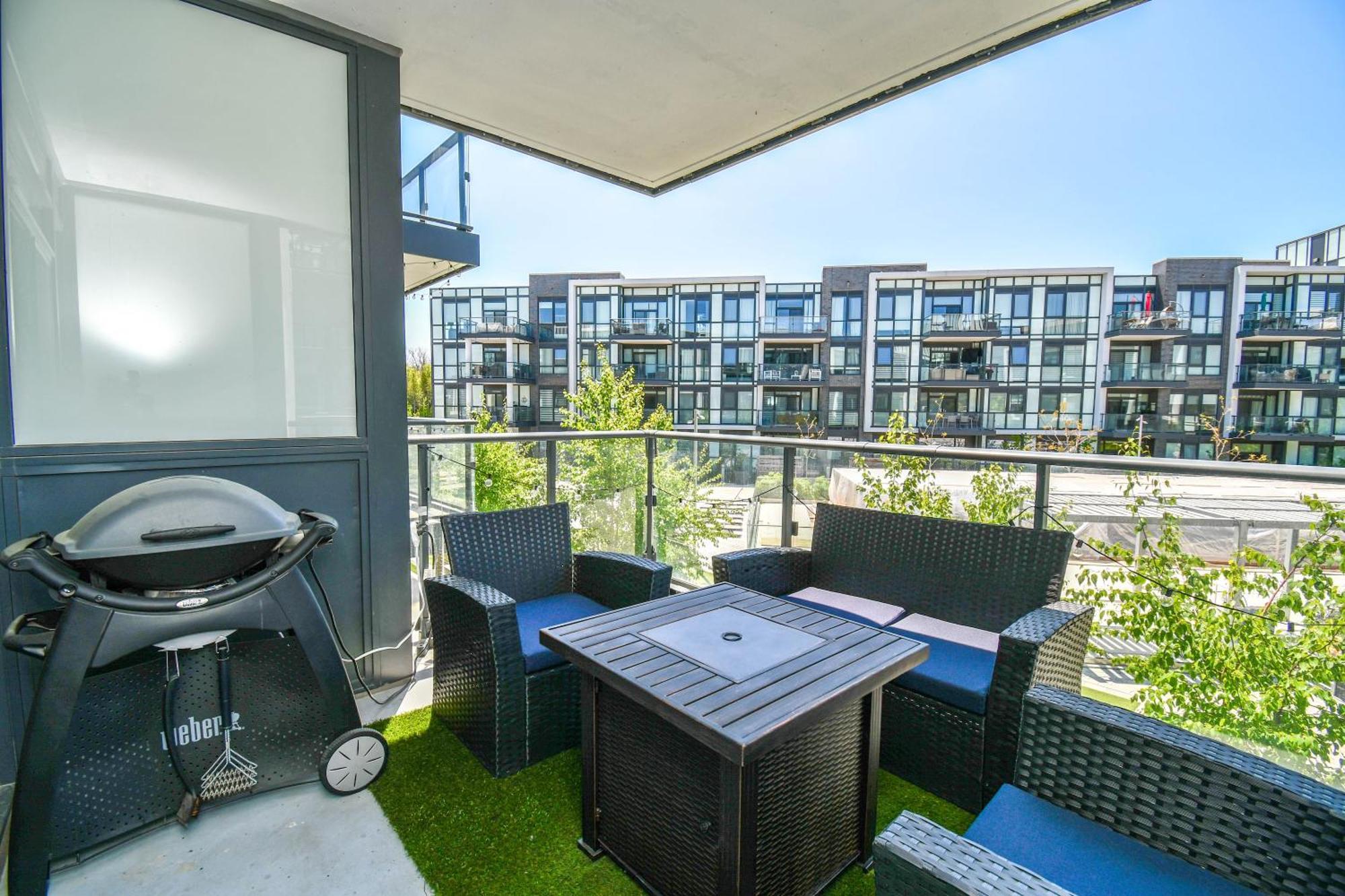 Pet Friendly Condos At Friday Harbour Innisfil Экстерьер фото