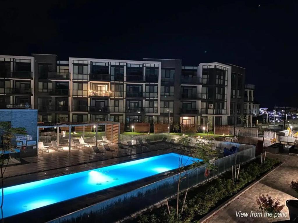 Pet Friendly Condos At Friday Harbour Innisfil Экстерьер фото