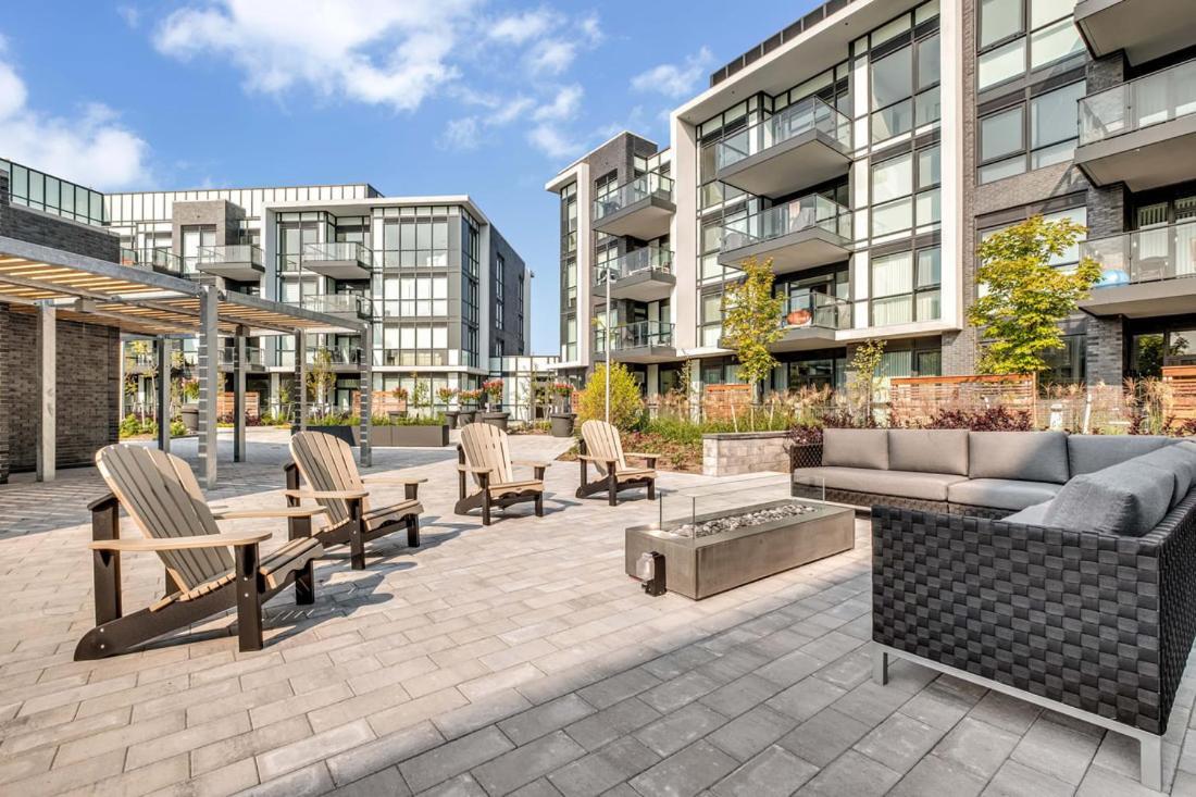 Pet Friendly Condos At Friday Harbour Innisfil Экстерьер фото